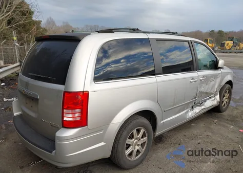 2010 Chrysler Town & Country Touring из США, поврежденный, VIN 2A4RR5D17AR212621